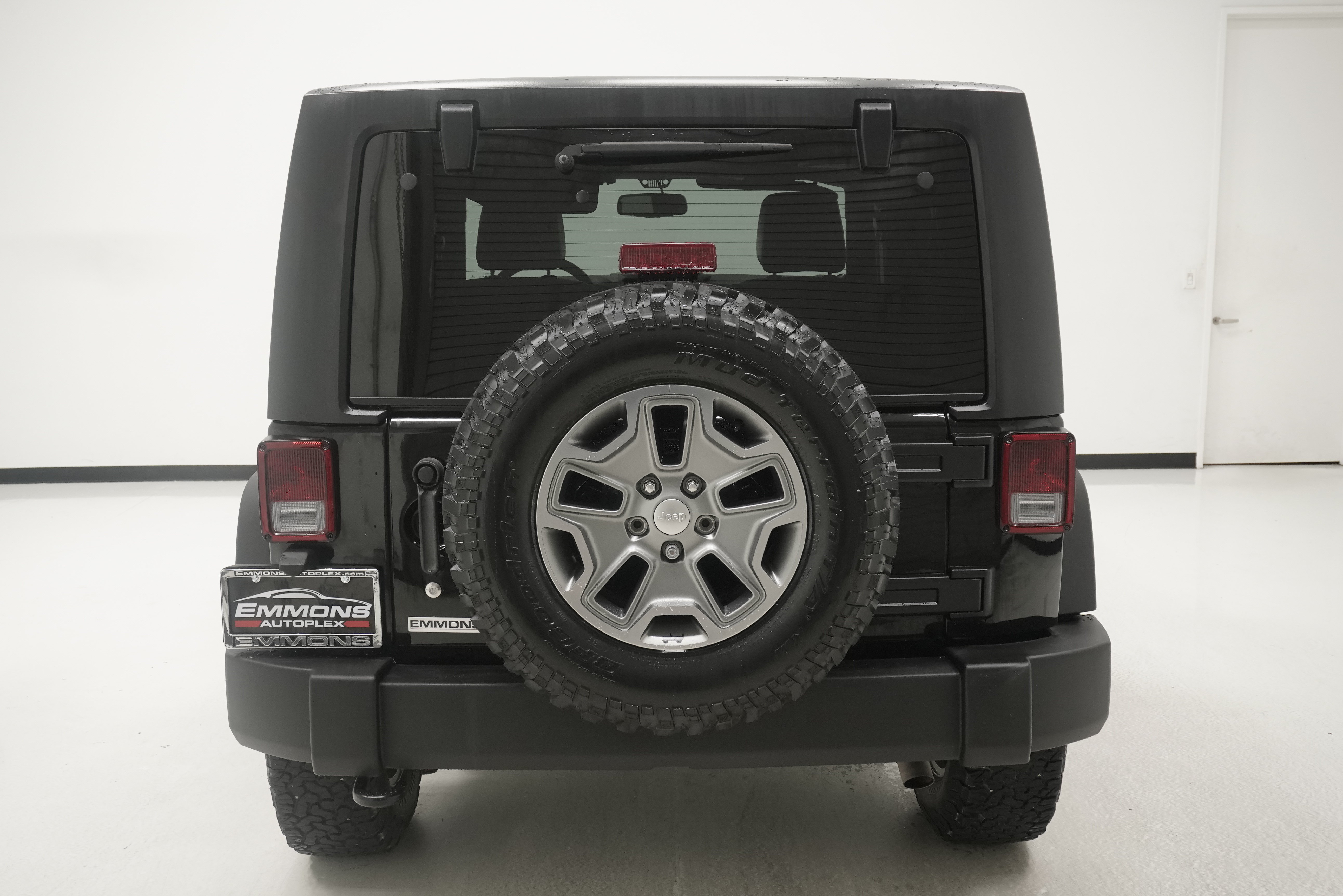 Used 2017 Jeep Wrangler Rubicon w/ Power Convenience Group AWD/4WD image 5