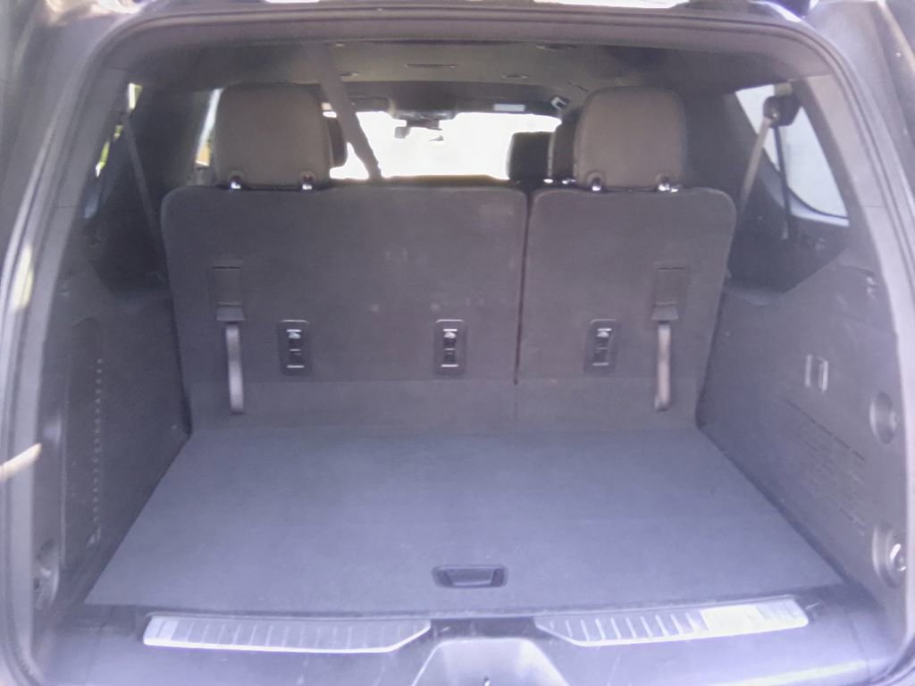 Used 2025 Chevrolet Suburban Z71 AWD/4WD image 6