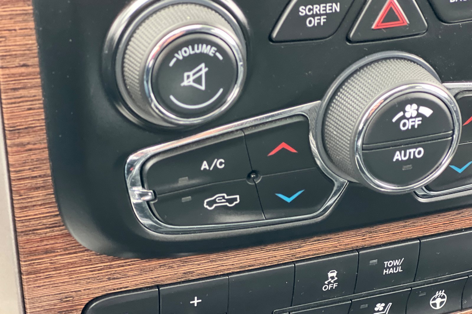 Used 2017 RAM 3500 Laramie image 27