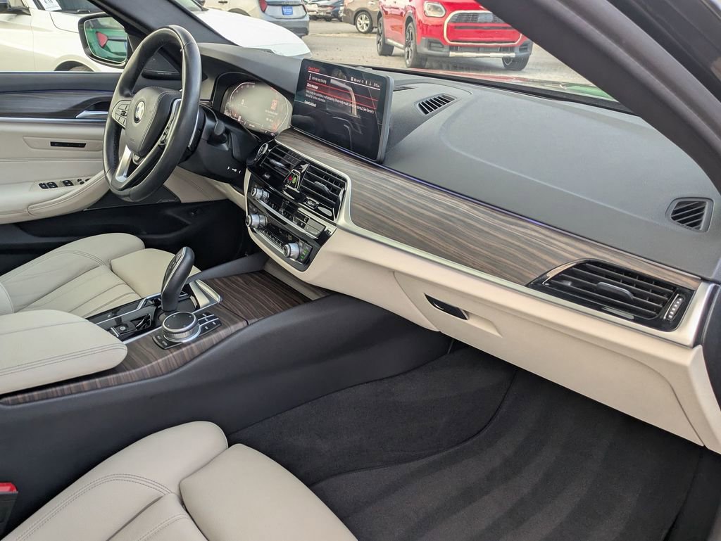 Used 2021 BMW 530i xDrive w/ Premium Package image 27