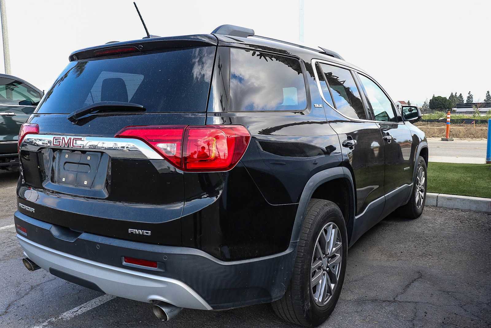 Used 2018 GMC Acadia SLE w/ Driver Alert Package I image 6