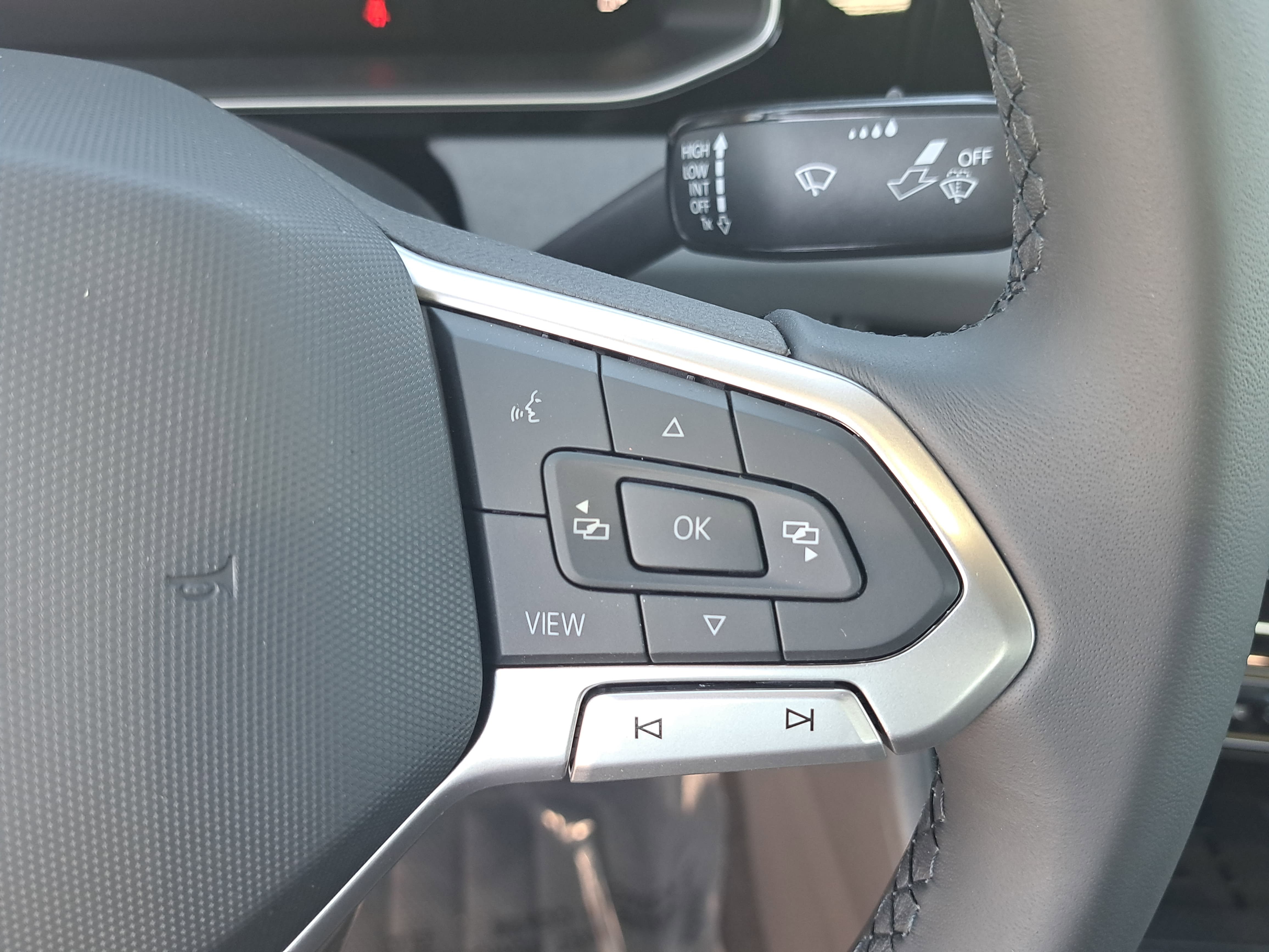 New 2026 Volkswagen Jetta SE FWD image 17