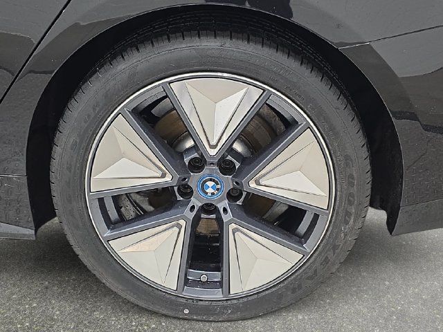 Certified 2024 BMW i4 eDrive40 w/ Premium Package RWD image 28
