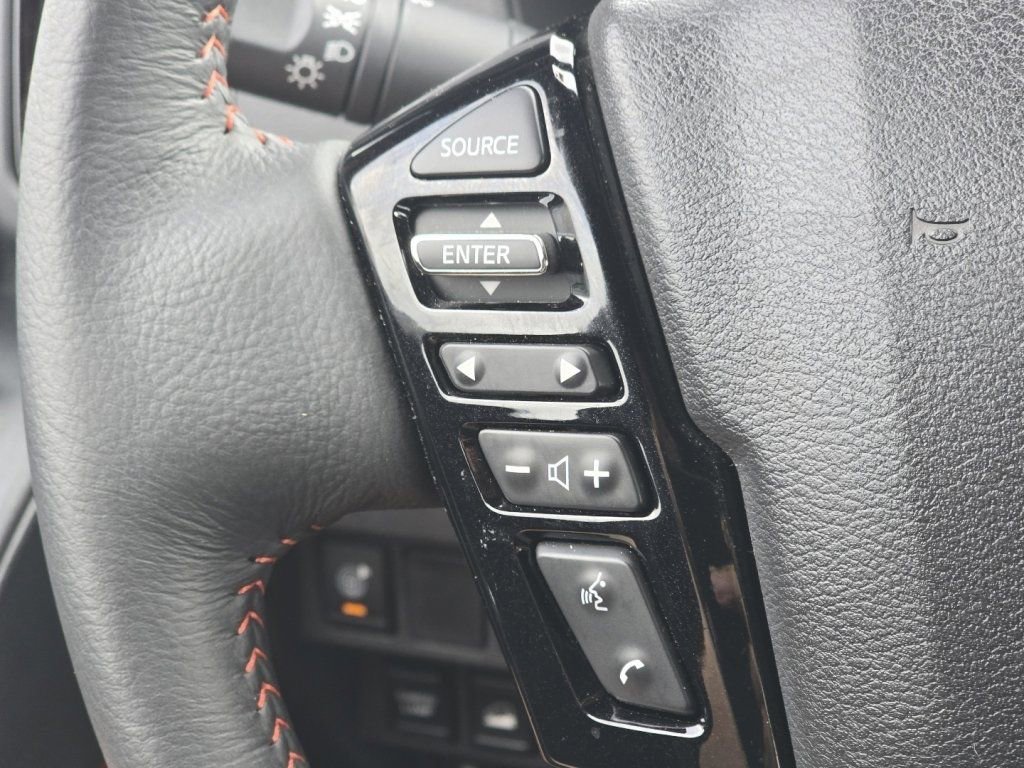 Used 2025 Nissan Frontier PRO-4X AWD/4WD image 24