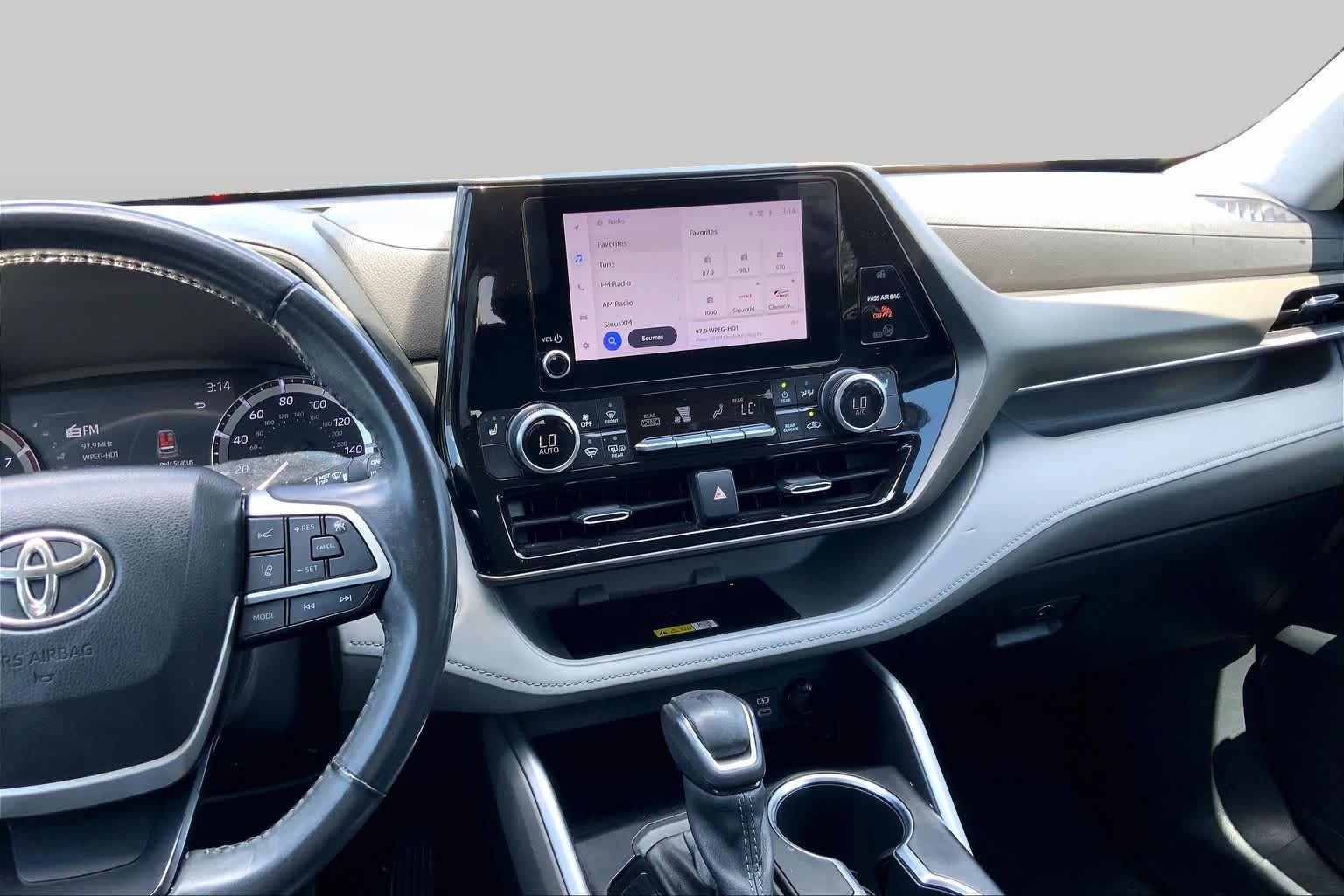 Used 2023 Toyota Highlander XLE FWD image 7