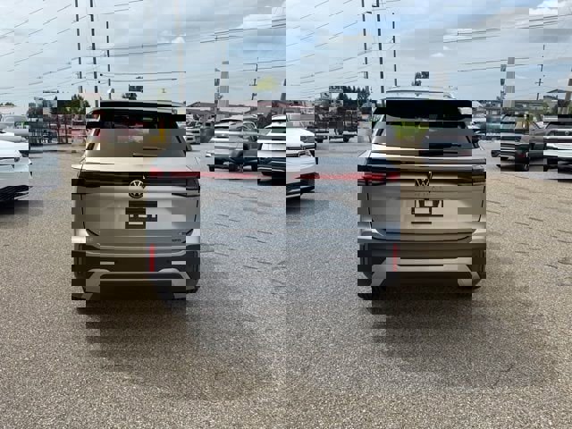 New 2025 Volkswagen Tiguan SE image 6