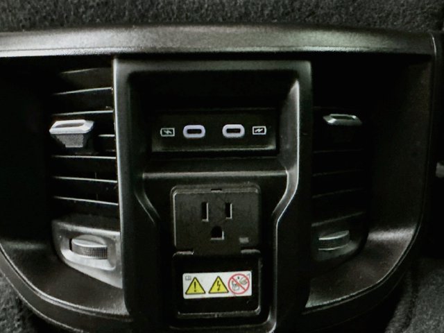 Used 2026 RAM 2500 Laramie AWD/4WD image 26