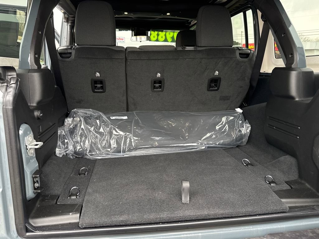 Used 2025 Jeep Wrangler Willys image 19