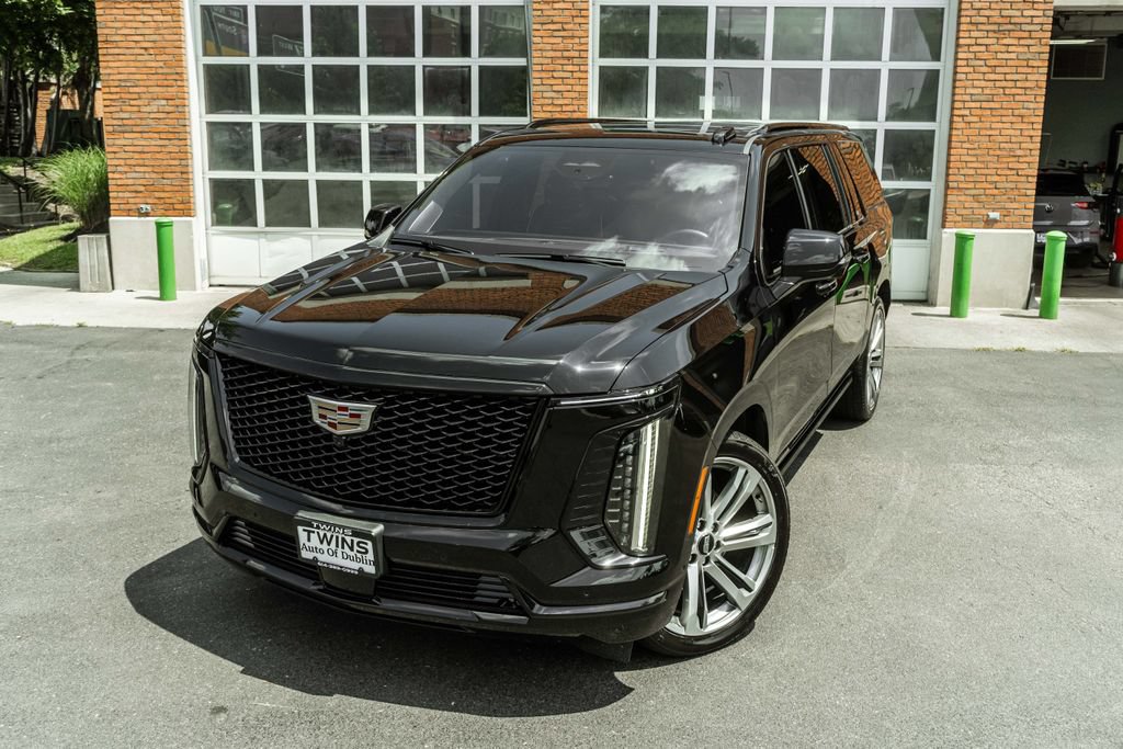 Used 2025 Cadillac Escalade ESV Sport Platinum AWD/4WD image 2