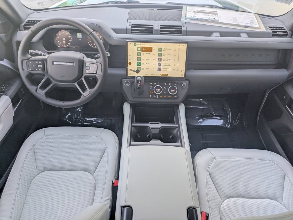 New 2026 Land Rover Defender 130 X-Dynamic SE AWD/4WD image 16