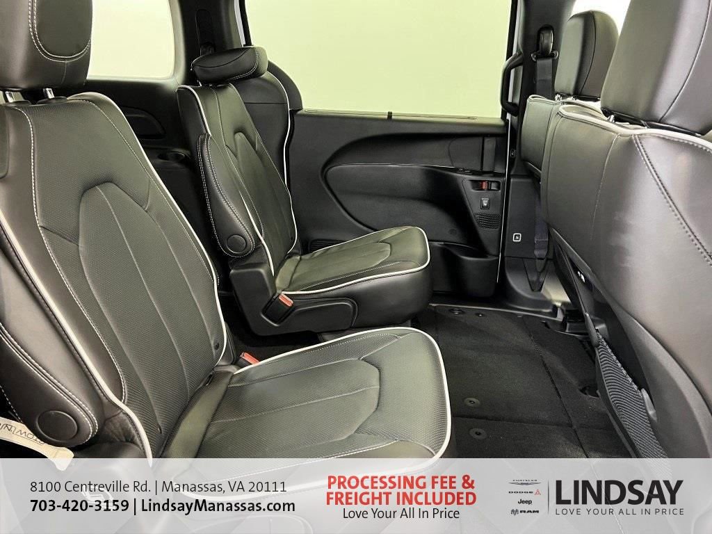 New 2026 Chrysler Pacifica Limited w/ S Appearance Package FWD image 15