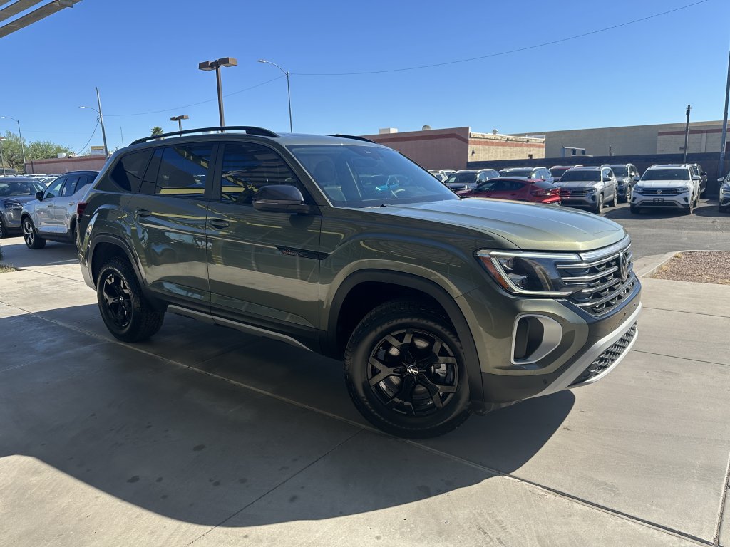 Used 2024 Volkswagen Atlas Peak Edition SE AWD/4WD image 5