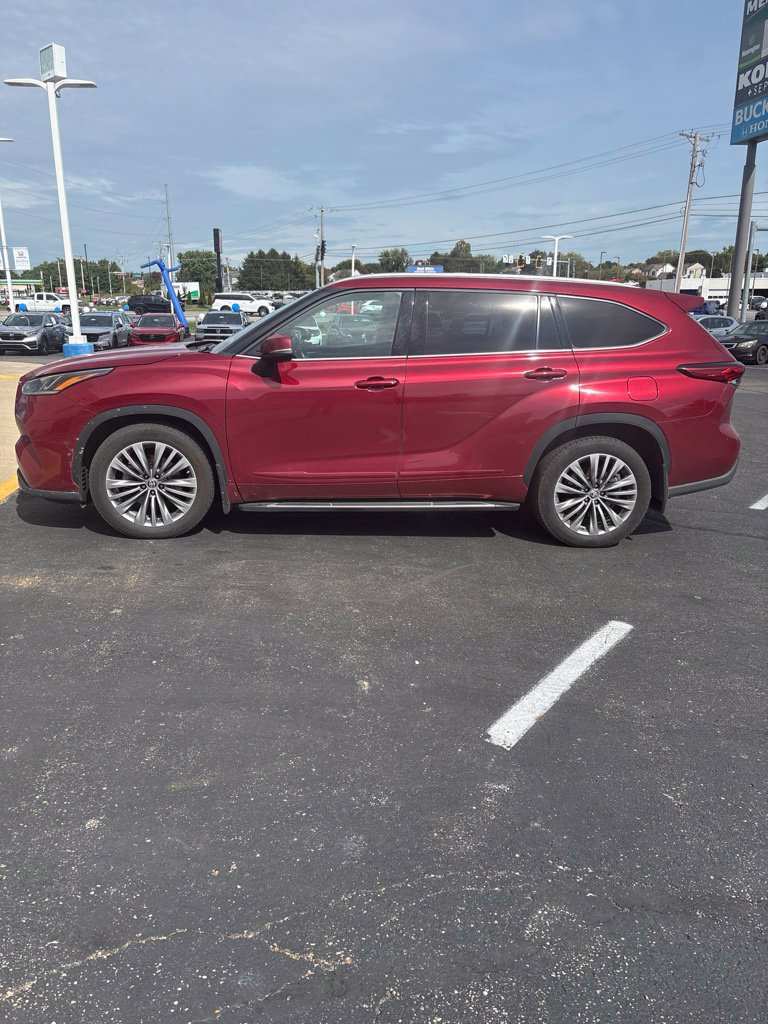 Used 2021 Toyota Highlander Platinum AWD/4WD image 3