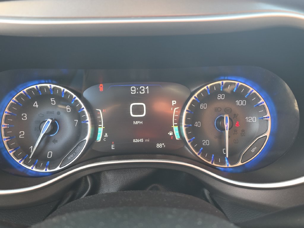 Used 2024 Chrysler Pacifica Touring-L FWD image 16