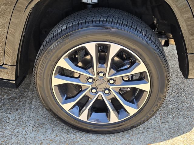 Used 2023 Jeep Grand Cherokee Overland w/ Luxury Tech Group IV RWD image 31