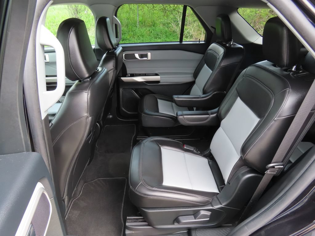 Used 2023 Ford Explorer XLT w/ Equipment Group 202A AWD/4WD image 26
