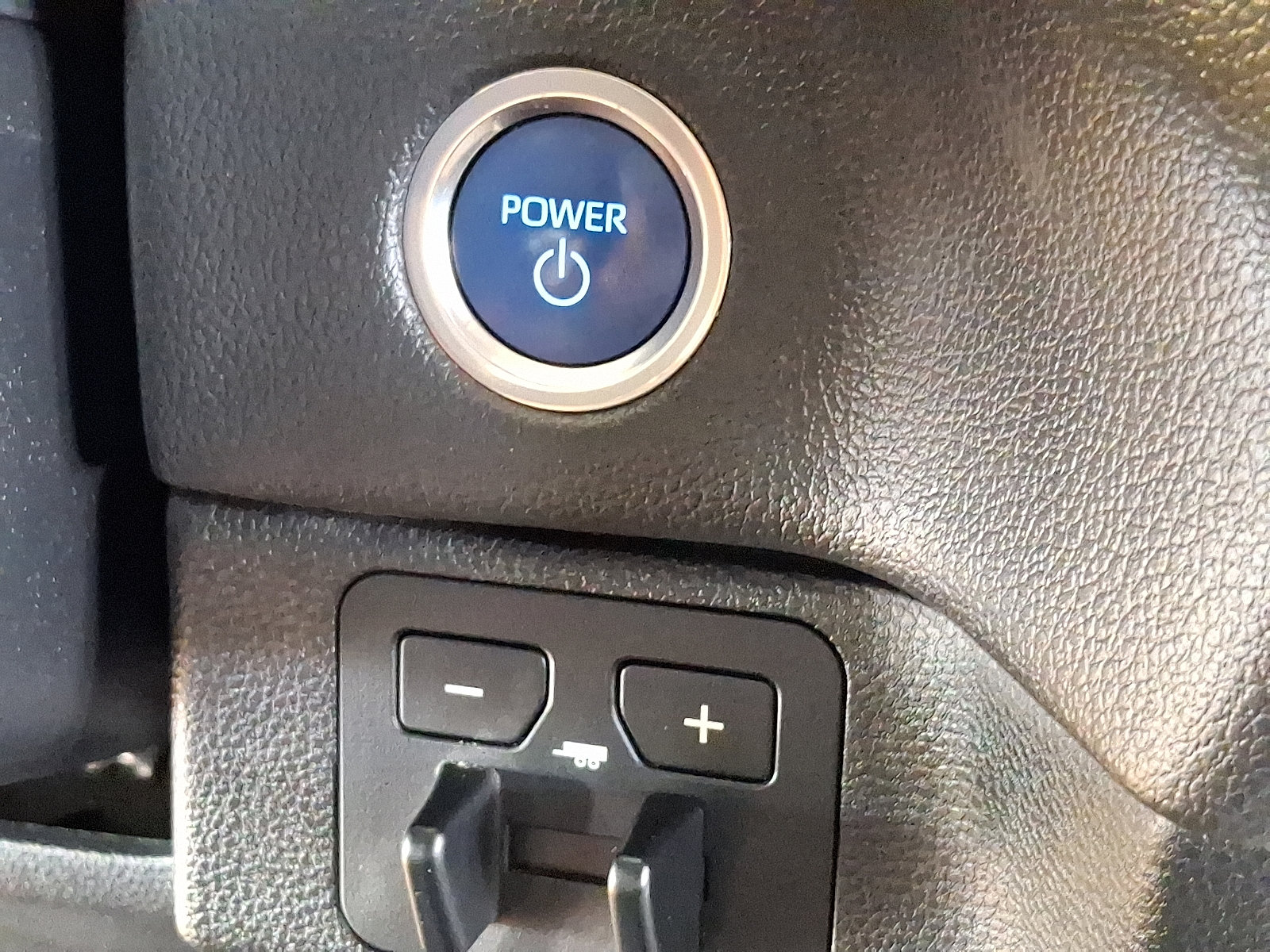 Used 2024 Toyota Tundra Limited AWD/4WD image 21
