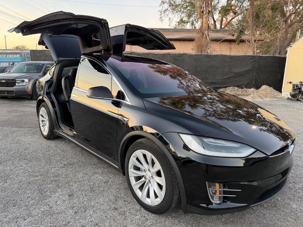 Used 2018 Tesla Model X 75D image 9