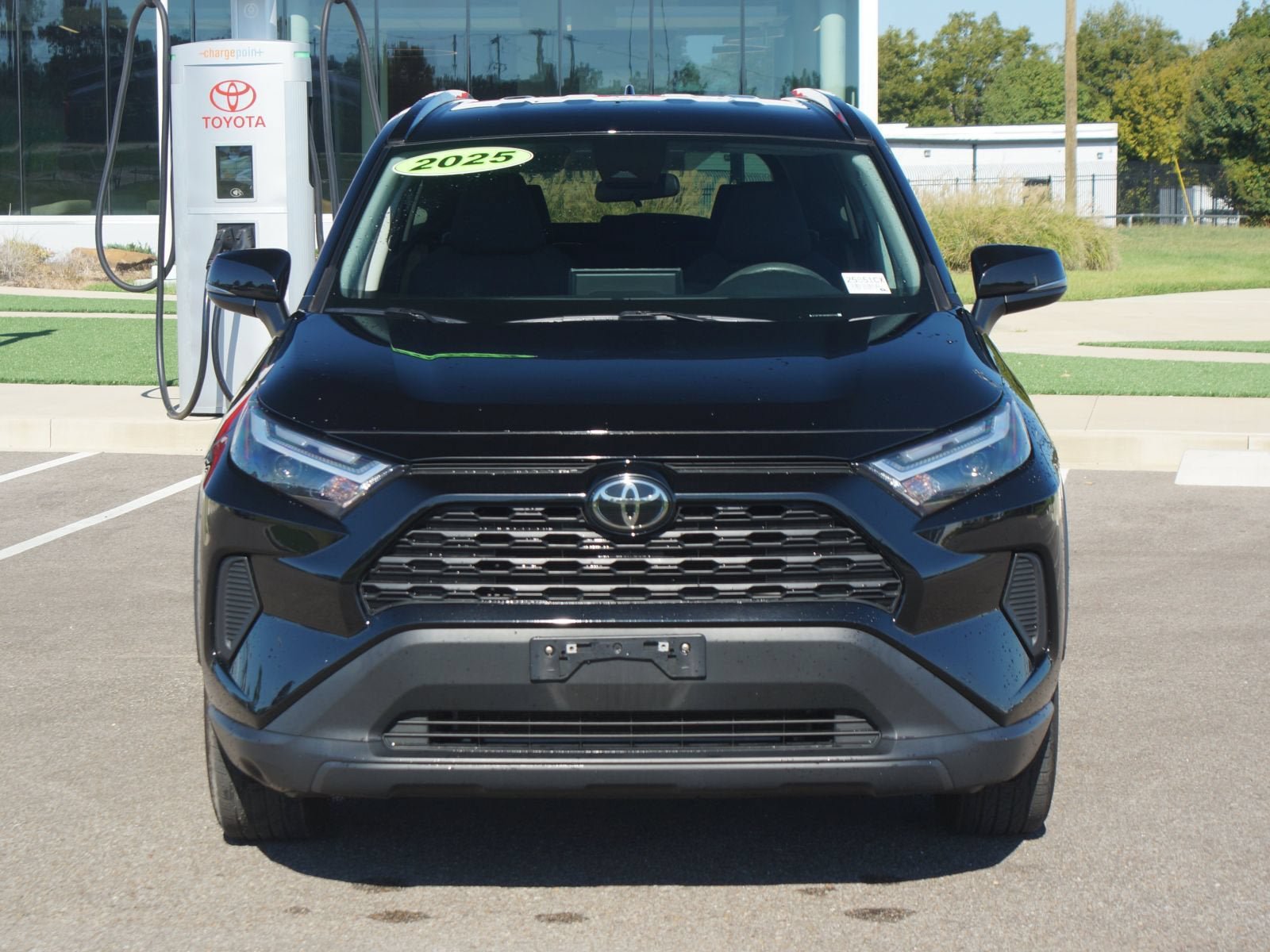 Used 2025 Toyota RAV4 XLE AWD/4WD image 24