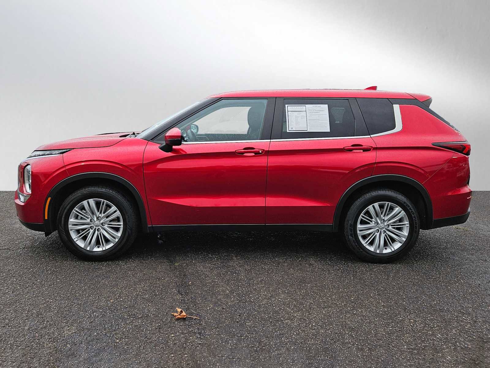 Used 2022 Mitsubishi Outlander ES image 5