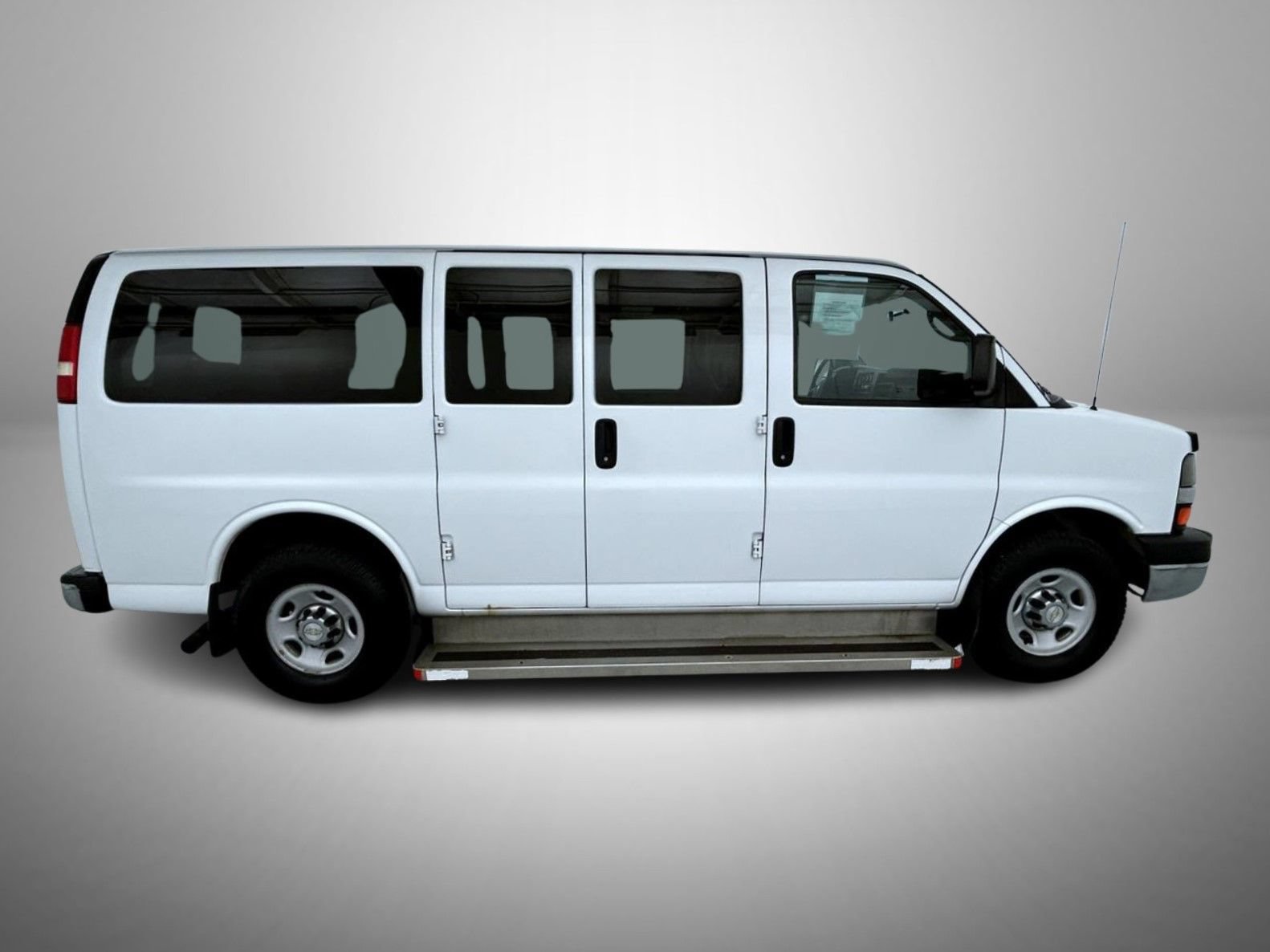 Used 2015 Chevrolet Express 3500 LT w/ LT Preferred Equipment Group RWD image 4