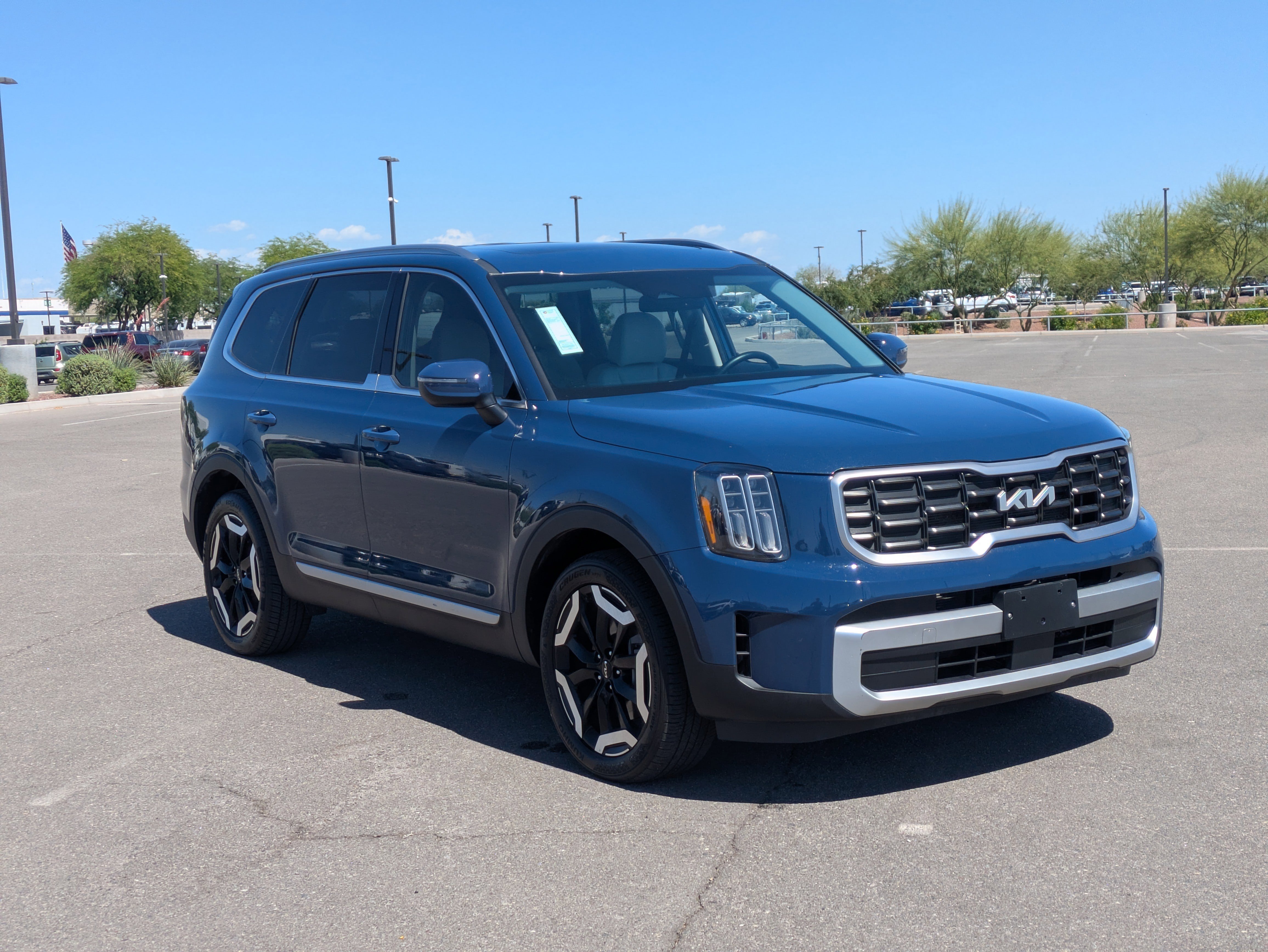 Used 2025 Kia Telluride S FWD image 7