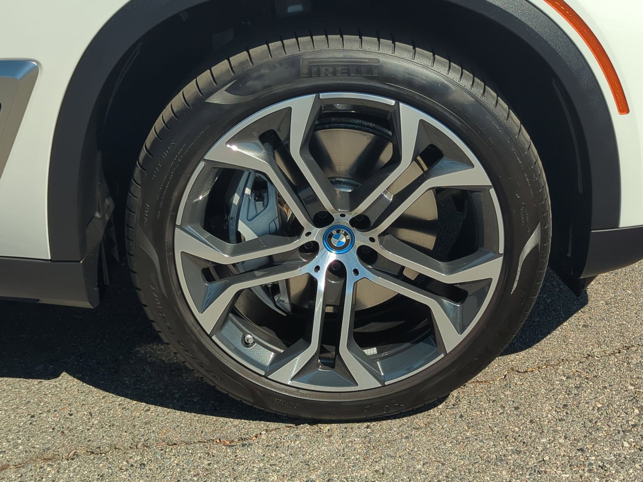 Used 2025 BMW X5 xDrive50e w/ Premium Package image 13