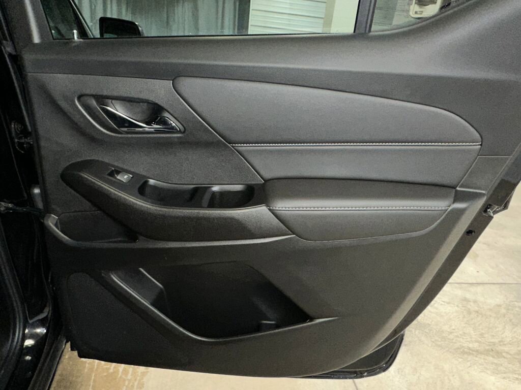 Certified 2023 Chevrolet Traverse LT w/ LPO, Floor Liner Package image 30