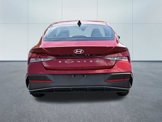 Used 2024 Hyundai Elantra SEL FWD image 10