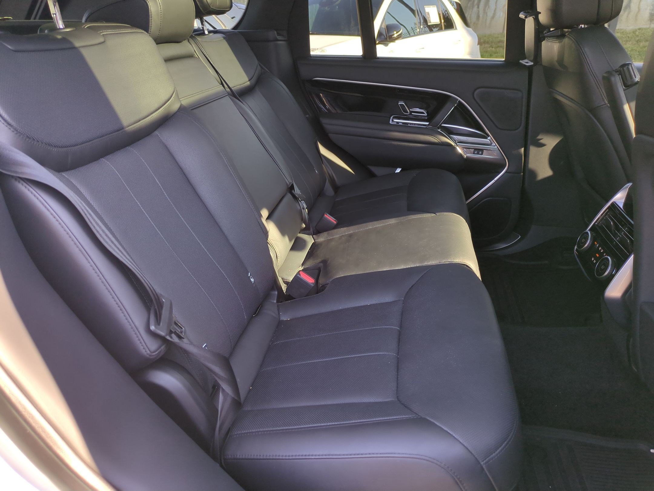 Used 2022 Land Rover Range Rover SE AWD/4WD image 32