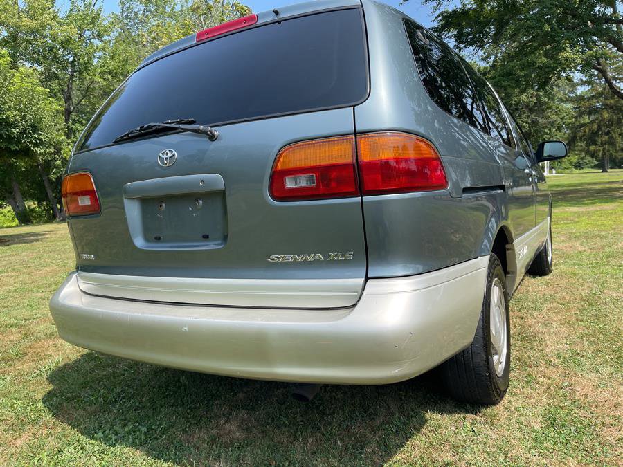 Used 1999 Toyota Sienna LE image 26
