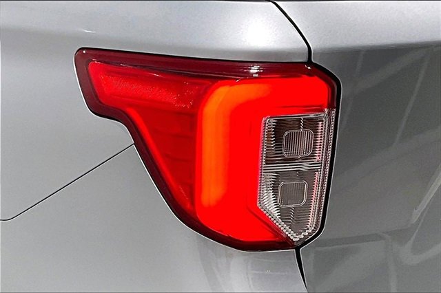 Used 2021 Ford Explorer XLT image 38