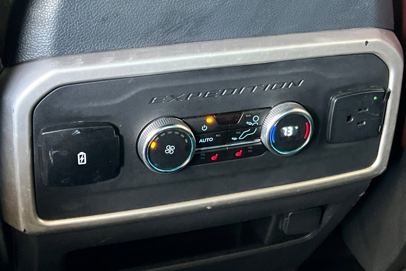 Used 2023 Ford Expedition Limited image 38