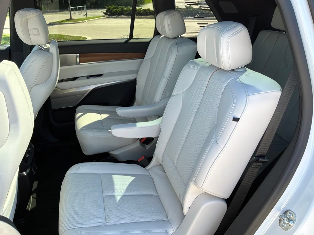 New 2026 Cadillac Vistiq Premium Luxury w/ LPO, Floor Liner Package AWD/4WD image 21
