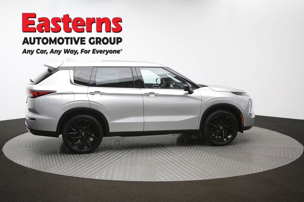 Used 2022 Mitsubishi Outlander SE image 43