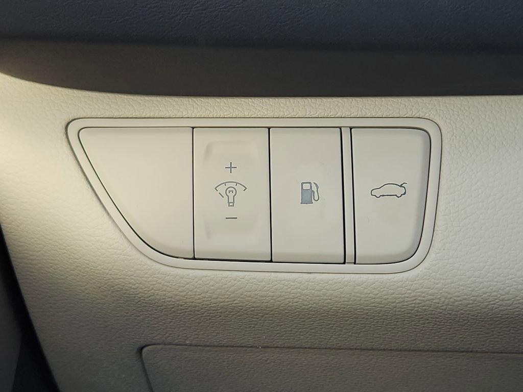 Used 2023 Genesis G70 2.0T AWD/4WD image 28