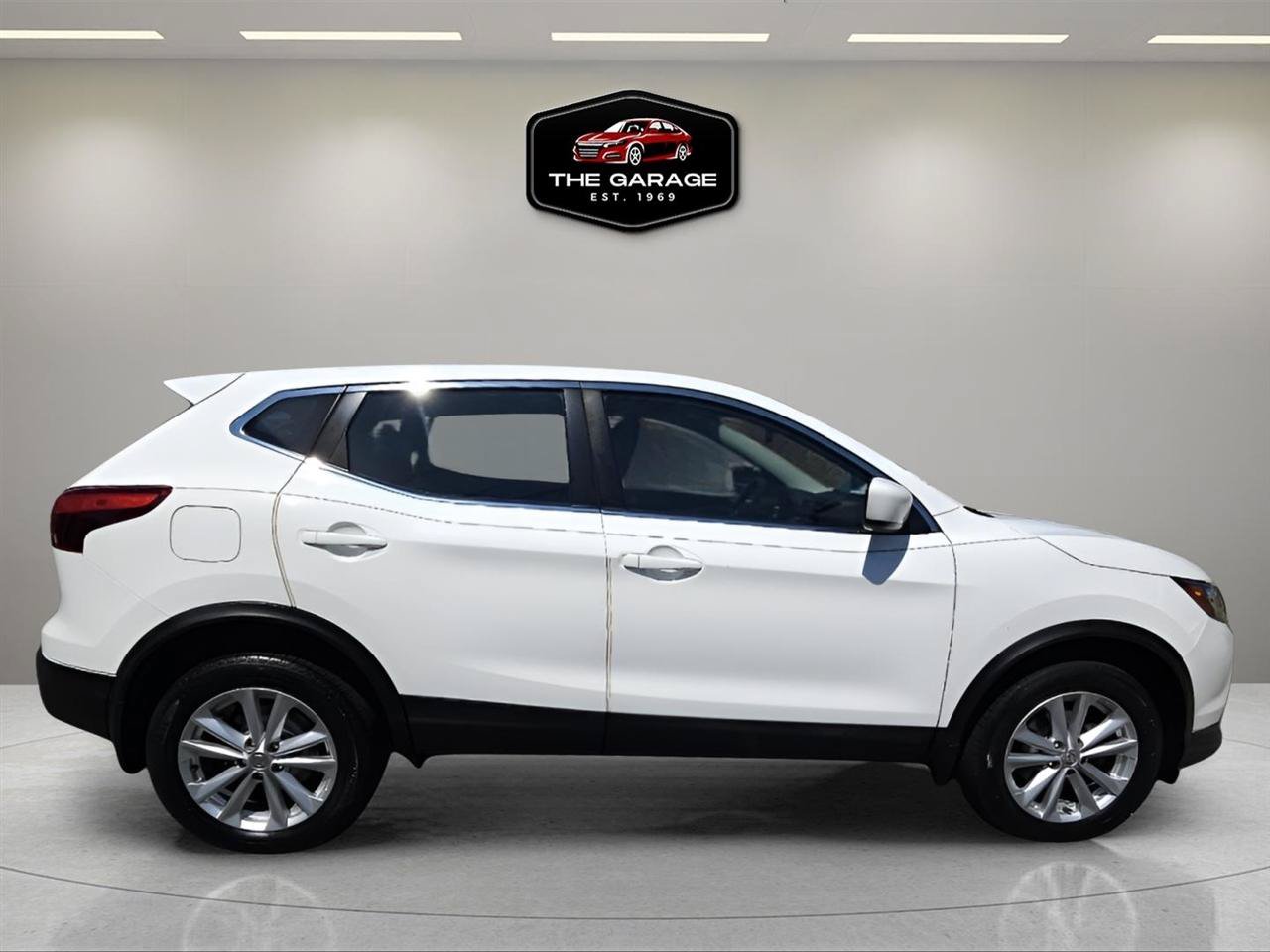 Used 2018 Nissan Rogue Sport S w/ S Appearance Package AWD/4WD image 9