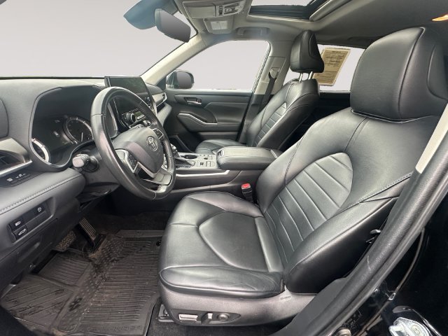 Used 2023 Toyota Highlander XLE AWD/4WD image 9