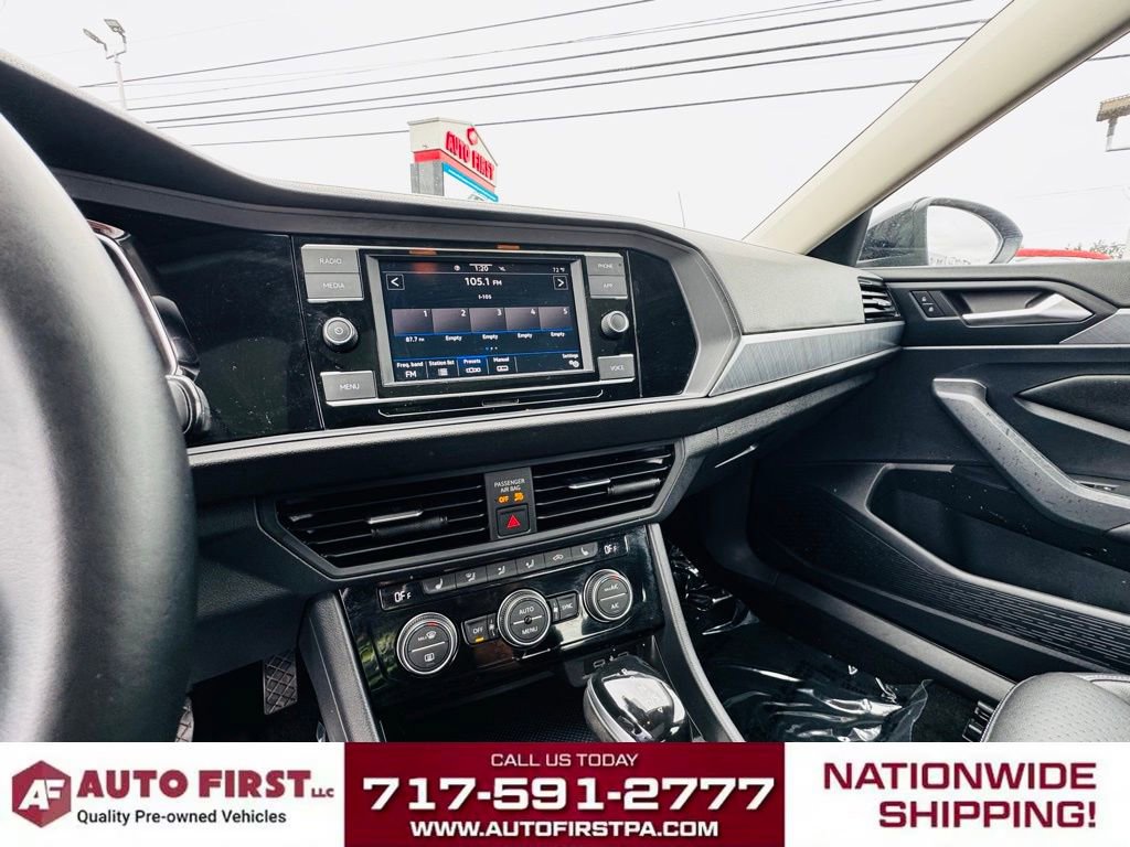 Used 2023 Volkswagen Jetta SE image 11