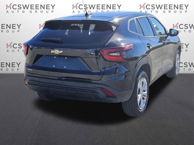 Used 2025 Chevrolet Trax LS image 5