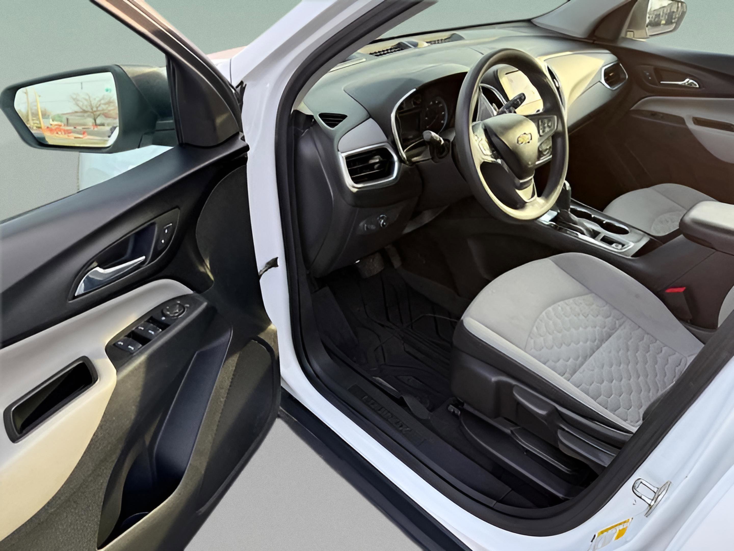Used 2020 Chevrolet Equinox LS w/ LPO, Floor Liner Package image 15