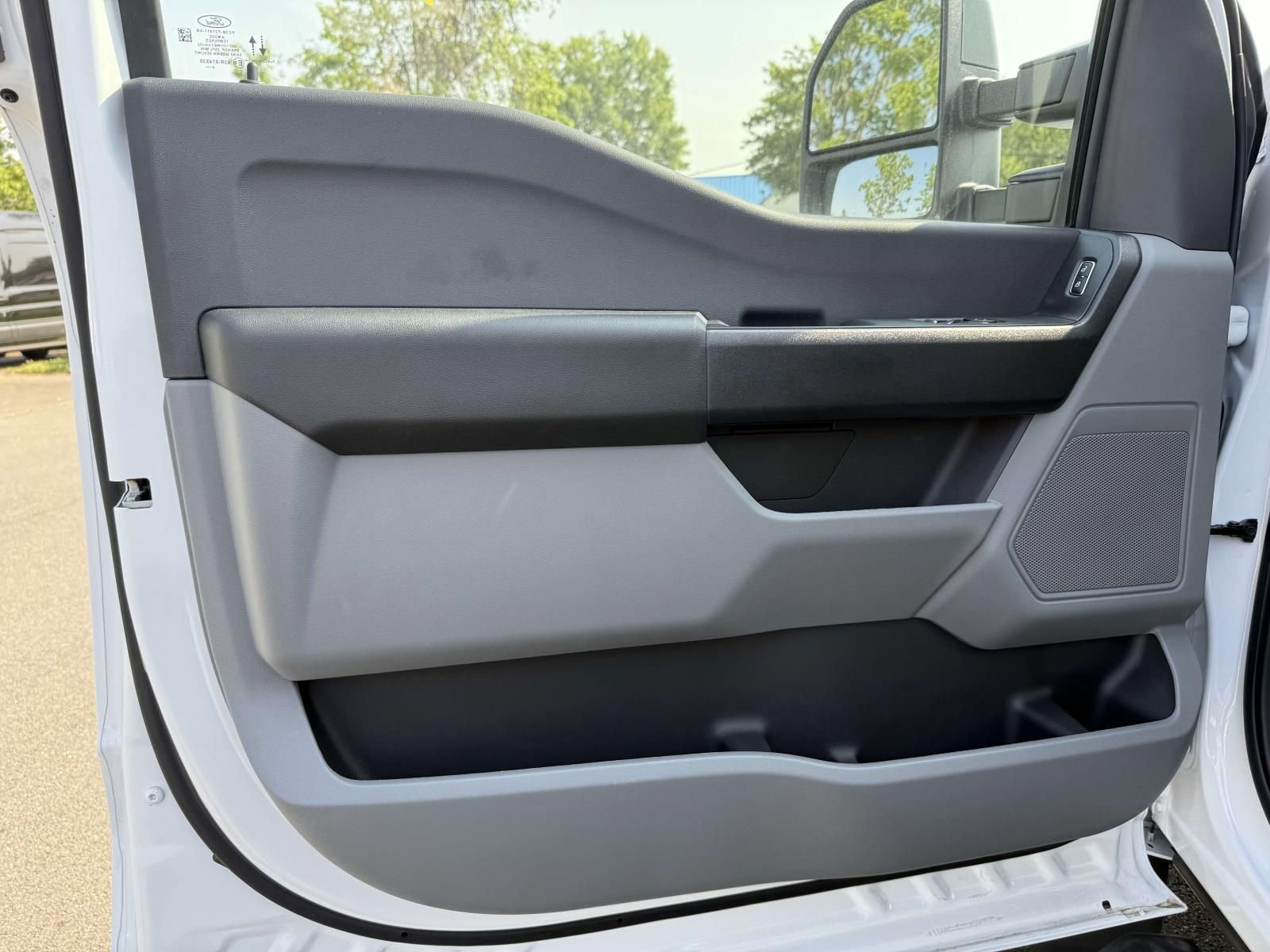 New 2024 Ford F550 4x4 Regular Cab Super Duty image 8