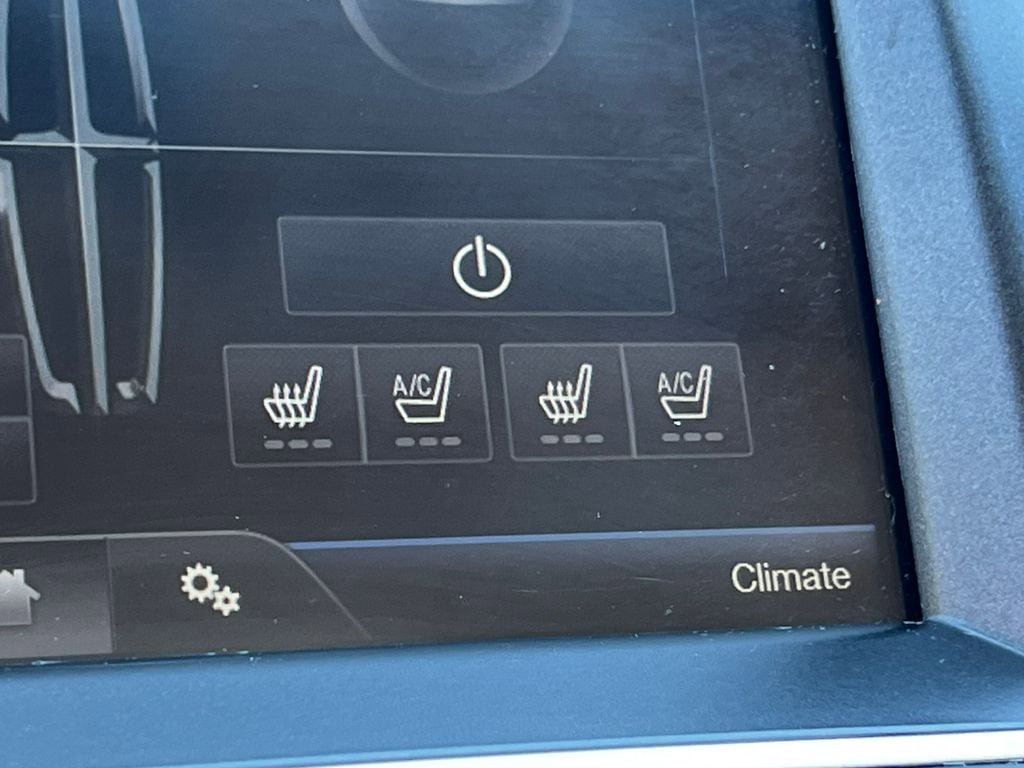 Used 2014 Lincoln MKS AWD image 22