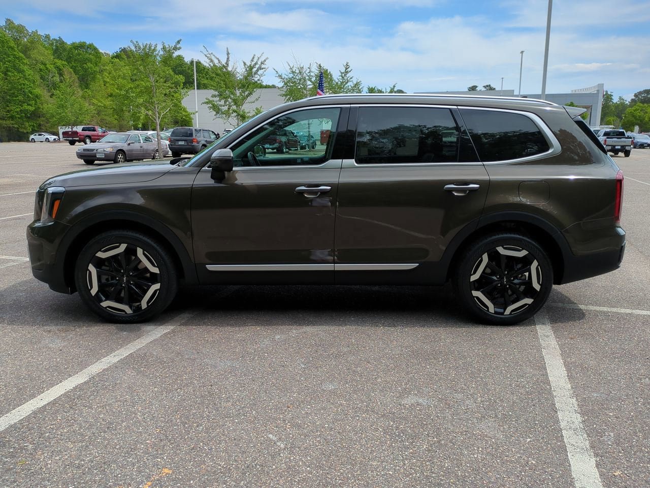 Used 2025 Kia Telluride S FWD image 7