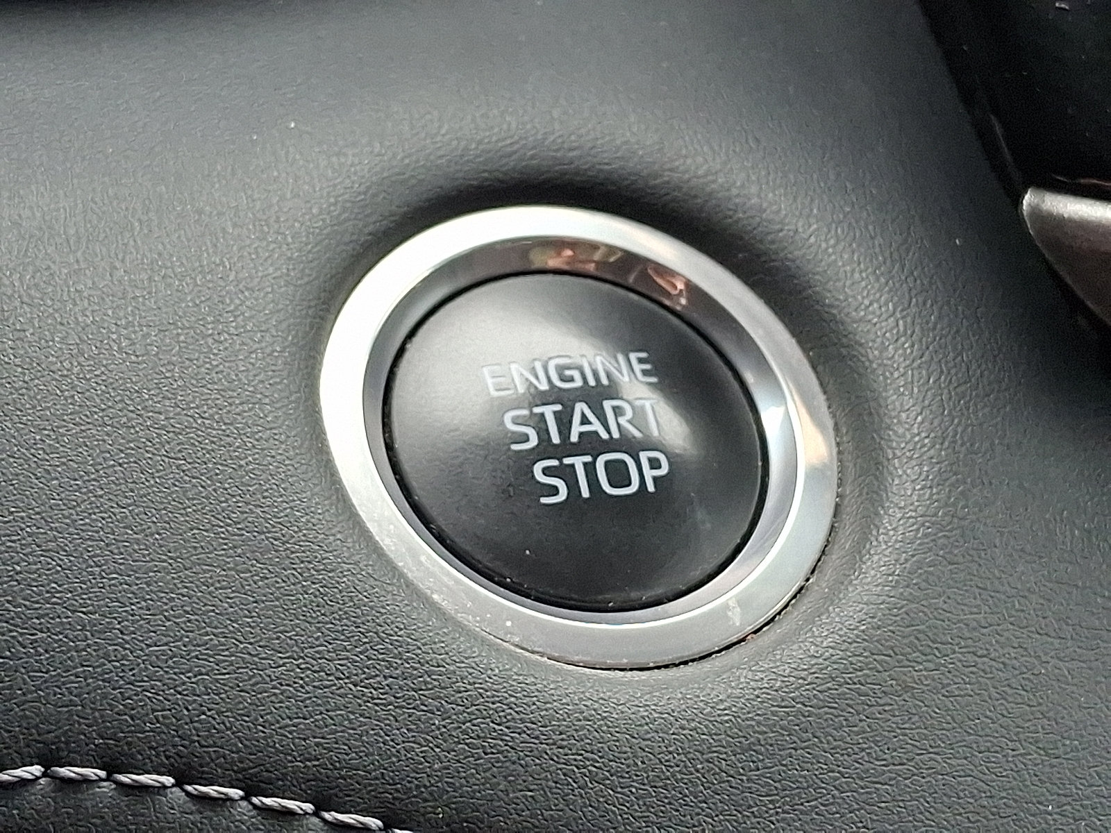 Used 2024 Toyota Highlander LE AWD/4WD image 23
