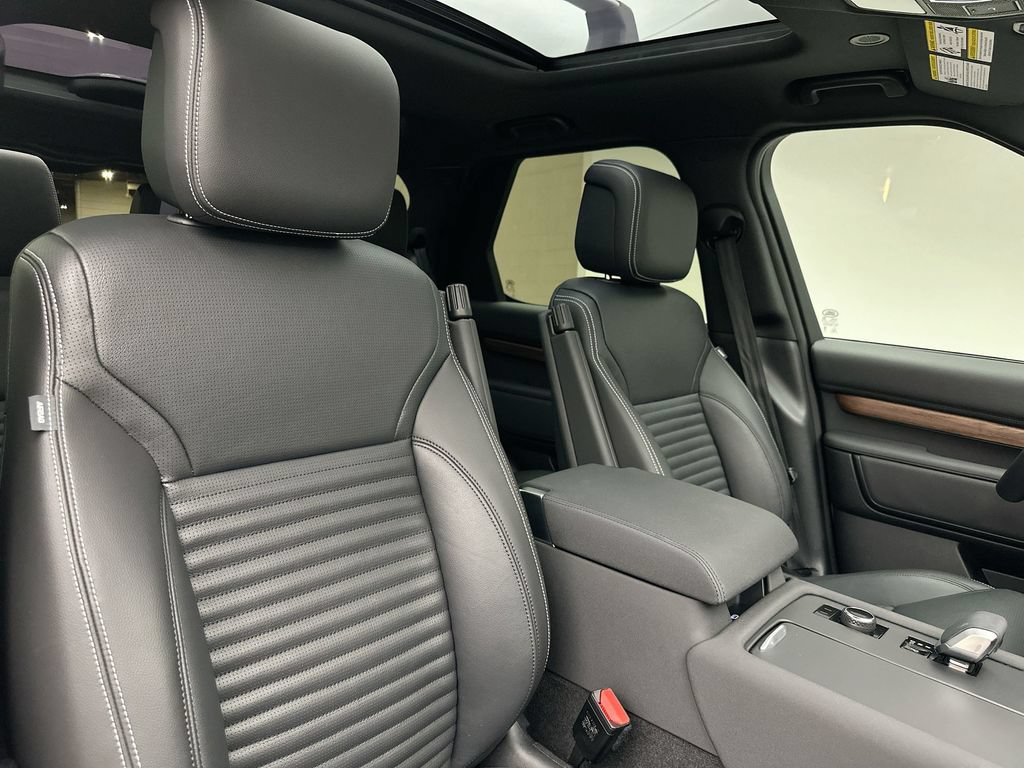 Certified 2025 Land Rover Discovery S AWD/4WD image 18
