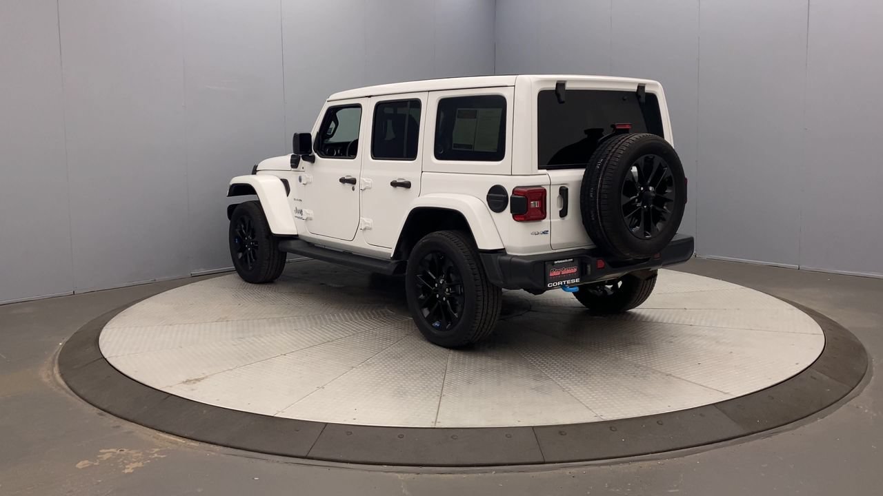Used 2022 Jeep Wrangler Unlimited Sahara w/ Cold Weather Group AWD/4WD image 3