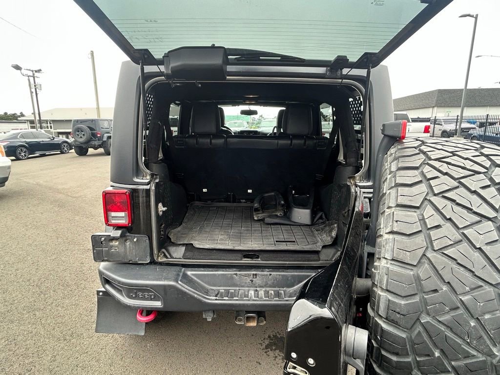 Used 2015 Jeep Wrangler Unlimited Rubicon AWD/4WD image 28