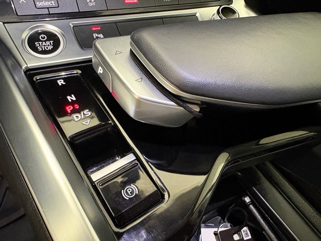 Used 2022 Audi e-tron Premium AWD/4WD image 31