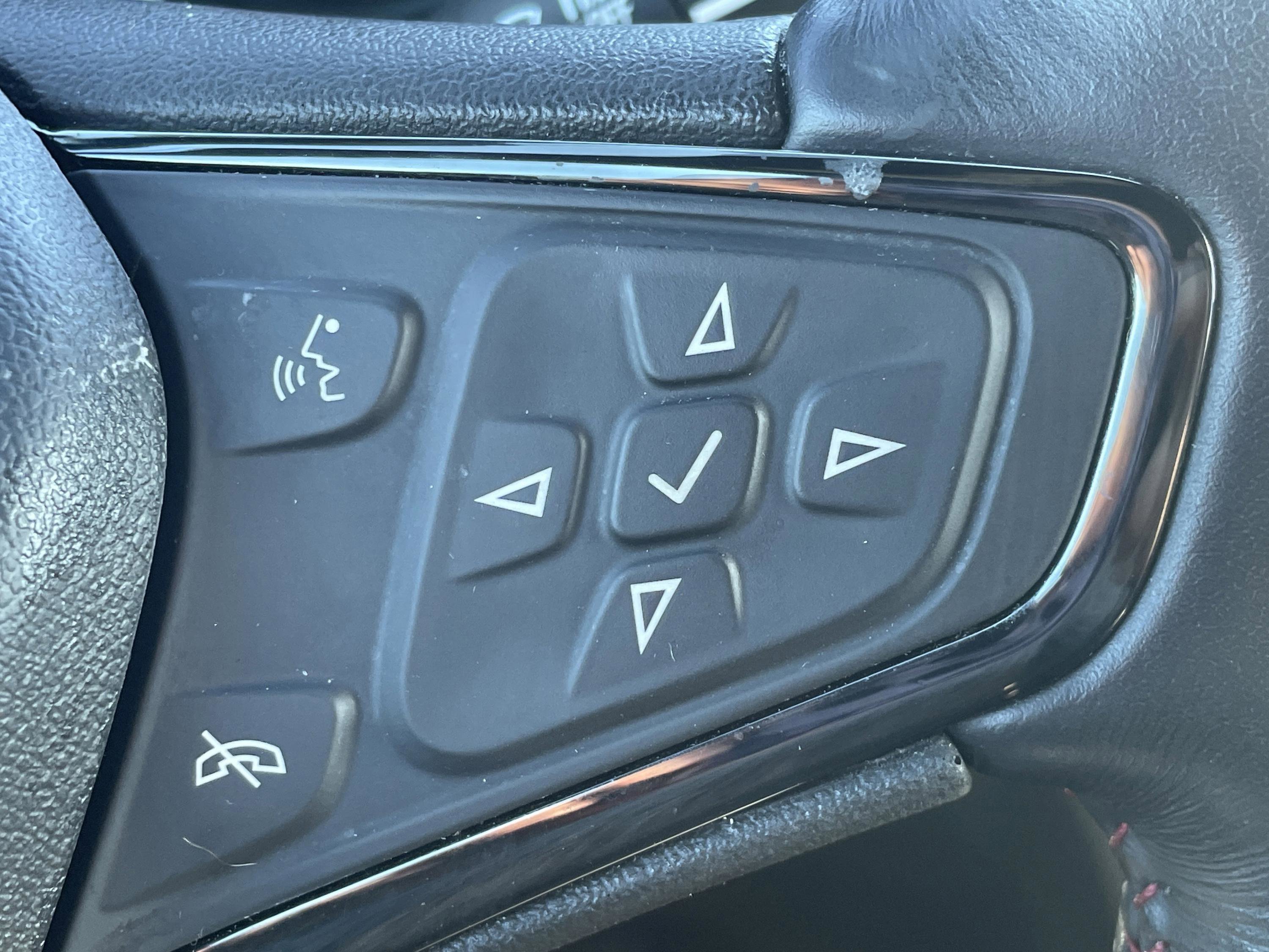 Used 2022 Chevrolet Equinox RS w/ RS Leather Package image 17